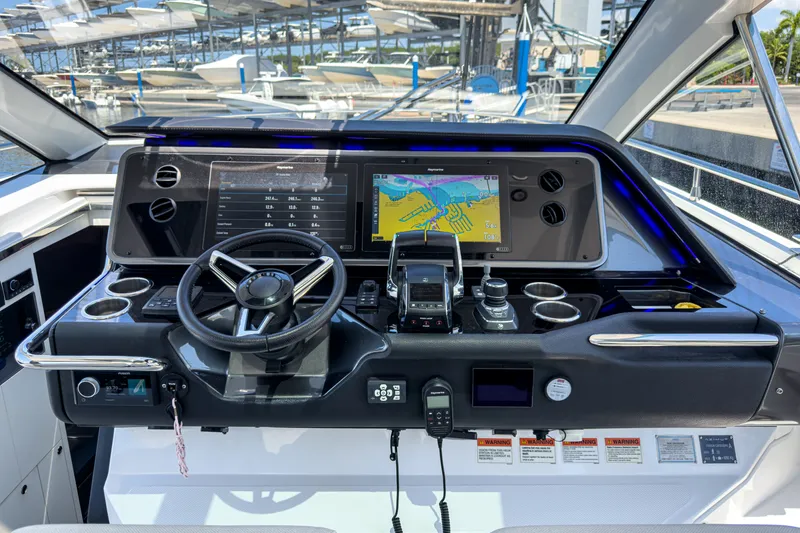 Slide: The Image of Azimut 42 VERVE 2024 - 18