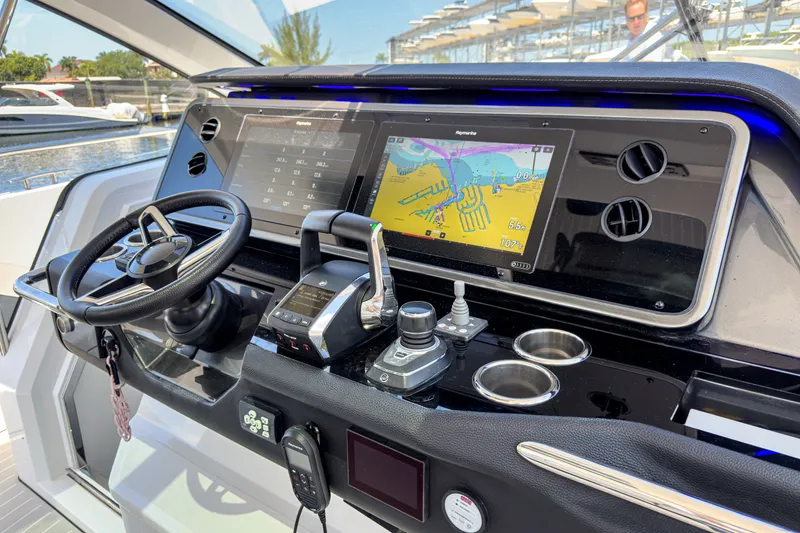 Slide: The Image of Azimut 42 VERVE 2024 - 19