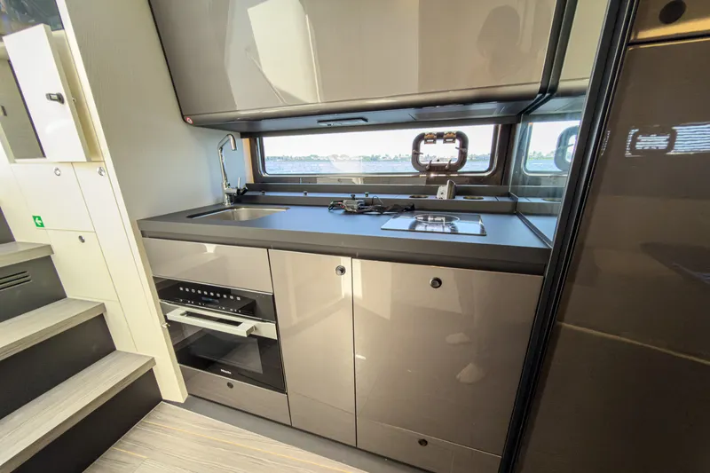 Slide: The Image of Azimut 42 VERVE 2024 - 23