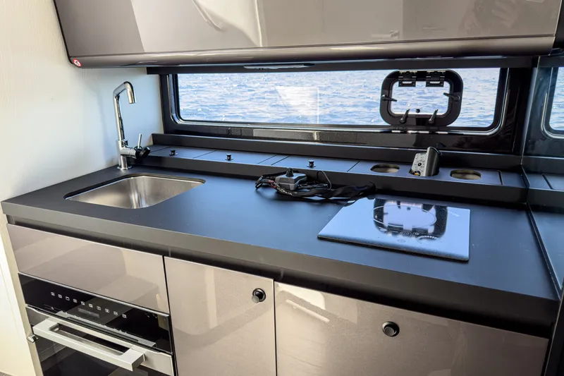 Slide: The Image of Azimut 42 VERVE 2024 - 28