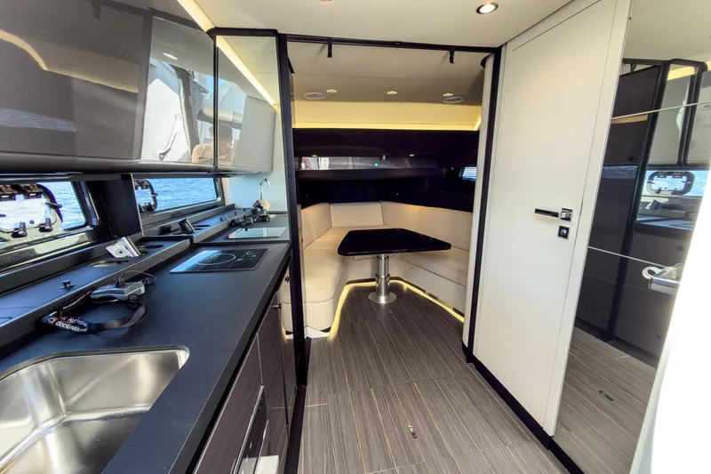 Slide: The Image of Azimut 42 VERVE 2024 - 29