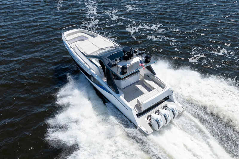 Slide: The Image of Azimut 42 VERVE 2024 - 3