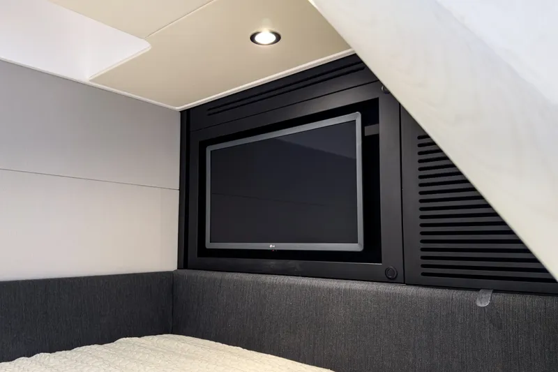Slide: The Image of Azimut 42 VERVE 2024 - 34