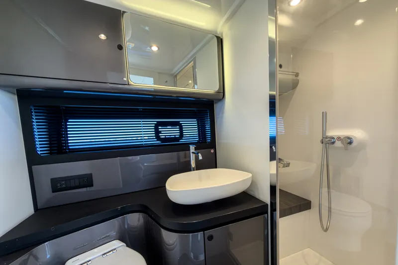 Slide: The Image of Azimut 42 VERVE 2024 - 36