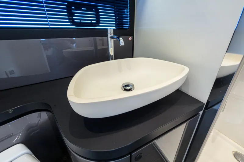 Slide: The Image of Azimut 42 VERVE 2024 - 37
