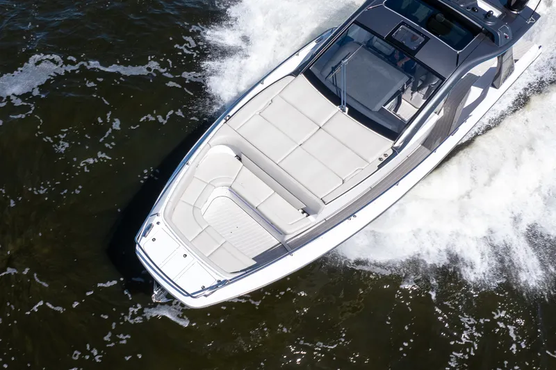 Slide: The Image of Azimut 42 VERVE 2024 - 4