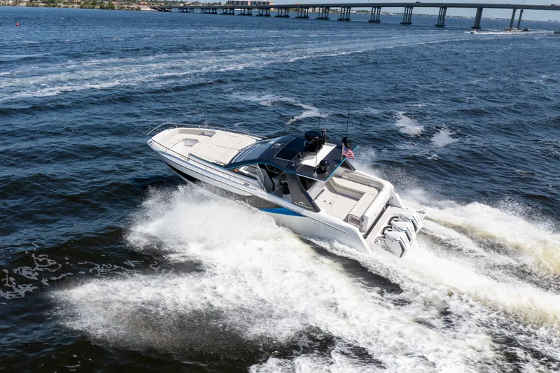 Slide: The Image of Azimut 42 VERVE 2024 - 44