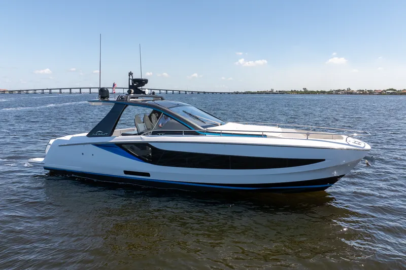 Slide: The Image of Azimut 42 VERVE 2024 - 45