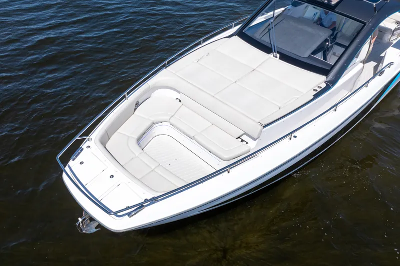 Slide: The Image of Azimut 42 VERVE 2024 - 6