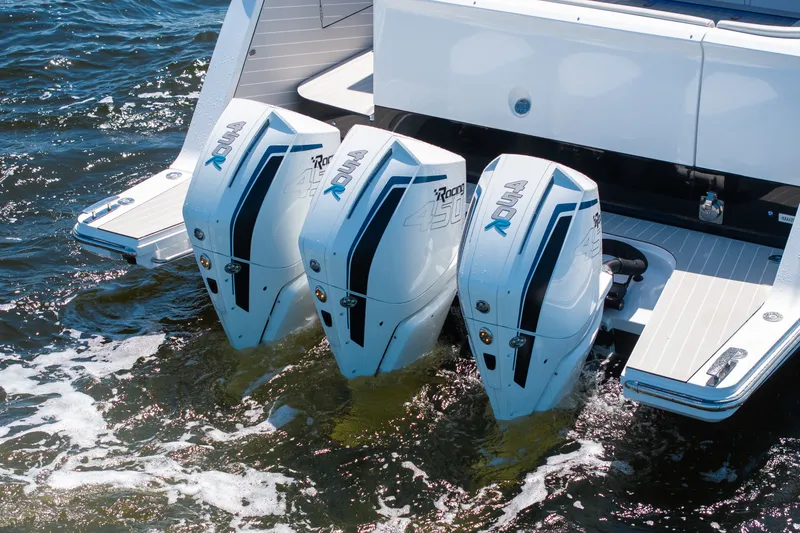 Slide: The Image of Azimut 42 VERVE 2024 - 8