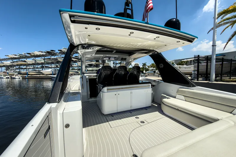 Slide: The Image of Azimut 42 VERVE 2024 - 9