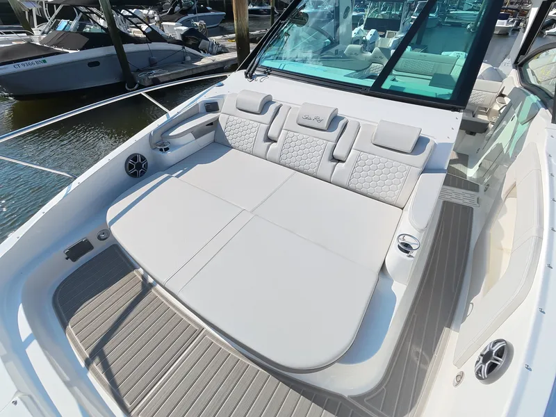Slide: The Image of Sea Ray Sundancer 320 Outboard 2026 - 24