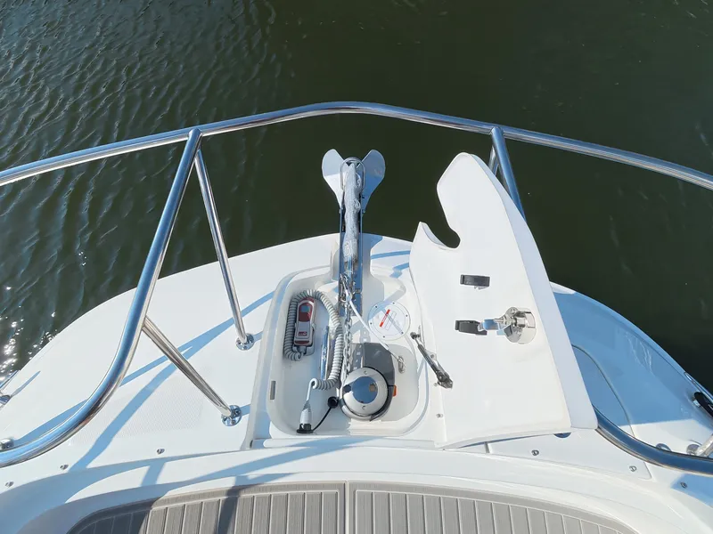 Slide: The Image of Sea Ray Sundancer 320 Outboard 2026 - 29