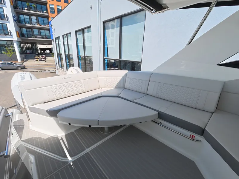 Slide: The Image of Sea Ray Sundancer 320 Outboard 2026 - 10