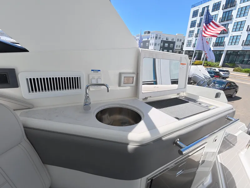 Slide: The Image of Sea Ray Sundancer 320 Outboard 2026 - 11