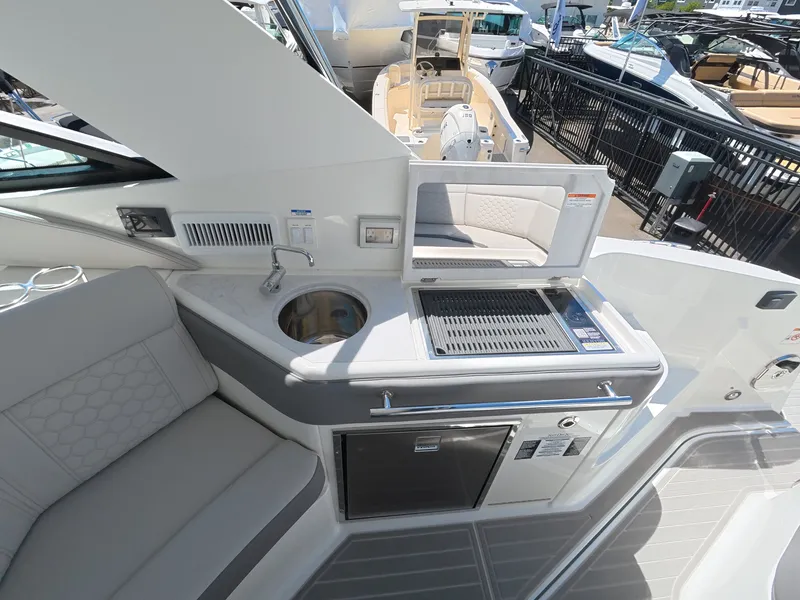 Slide: The Image of Sea Ray Sundancer 320 Outboard 2026 - 12