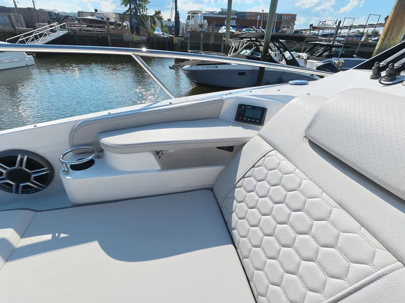 Slide: The Image of Sea Ray Sundancer 320 Outboard 2026 - 25