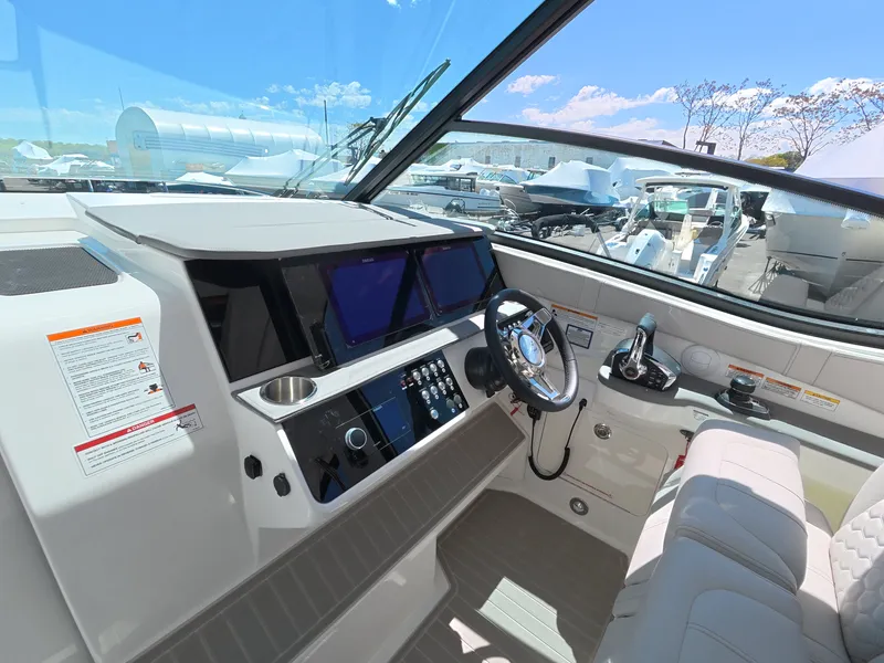 Slide: The Image of Sea Ray Sundancer 320 Outboard 2026 - 18