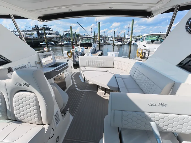 Slide: The Image of Sea Ray Sundancer 320 Outboard 2026 - 10