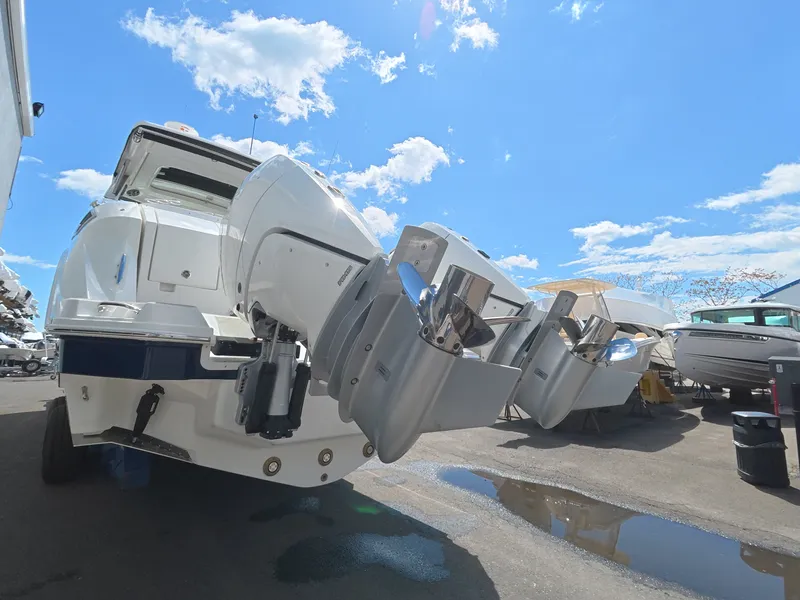 Slide: The Image of Sea Ray Sundancer 320 Outboard 2026 - 2