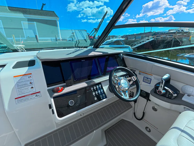 Slide: The Image of Sea Ray Sundancer 320 Outboard 2026 - 16