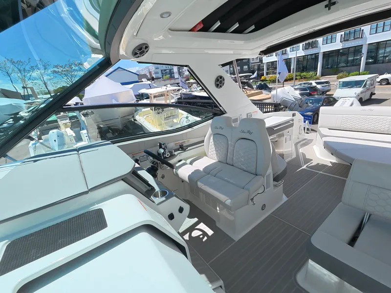 Slide: The Image of Sea Ray Sundancer 320 Outboard 2026 - 22