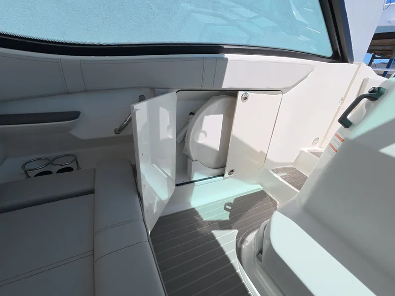 Slide: The Image of Sea Ray Sundancer 320 Outboard 2026 - 23