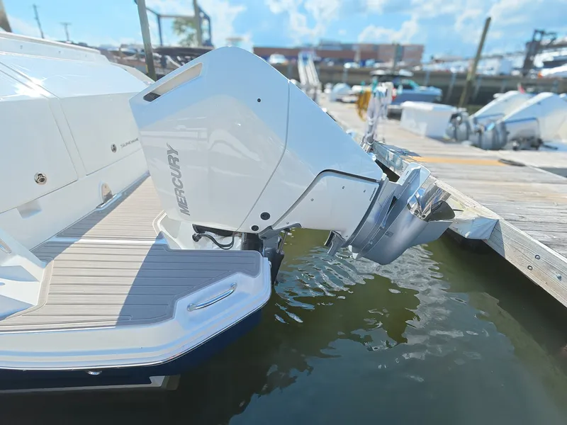 Slide: The Image of Sea Ray Sundancer 320 Outboard 2026 - 5