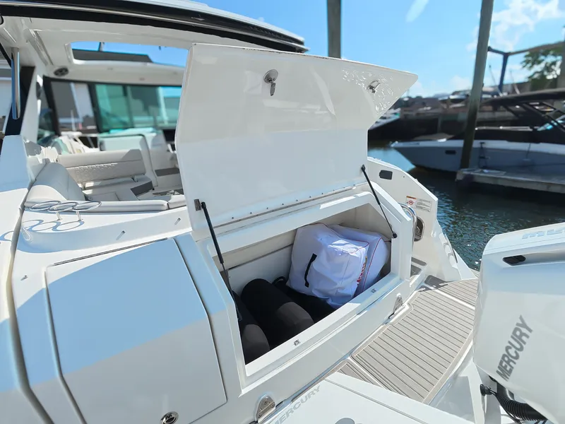 Slide: The Image of Sea Ray Sundancer 320 Outboard 2026 - 9
