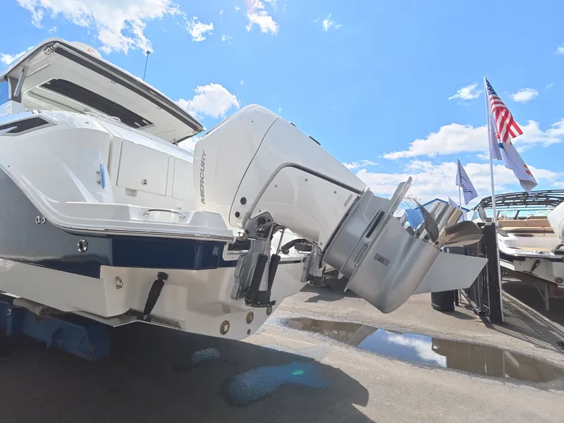 Slide: The Image of Sea Ray Sundancer 320 Outboard 2026 - 3