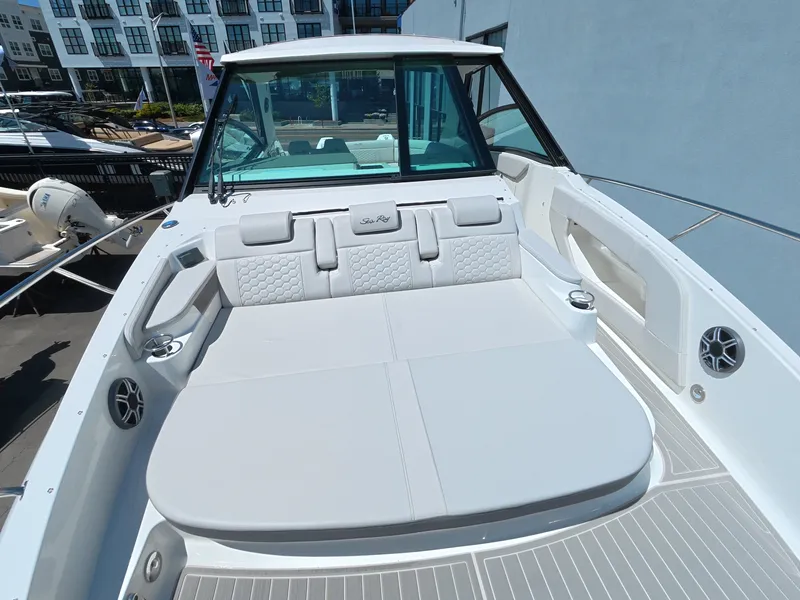 Slide: The Image of Sea Ray Sundancer 320 Outboard 2026 - 33