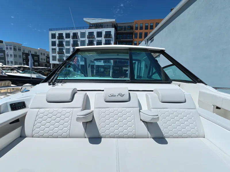 Slide: The Image of Sea Ray Sundancer 320 Outboard 2026 - 35