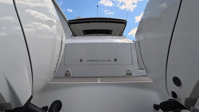 Slide: The Image of Sea Ray Sundancer 320 Outboard 2026 - 4