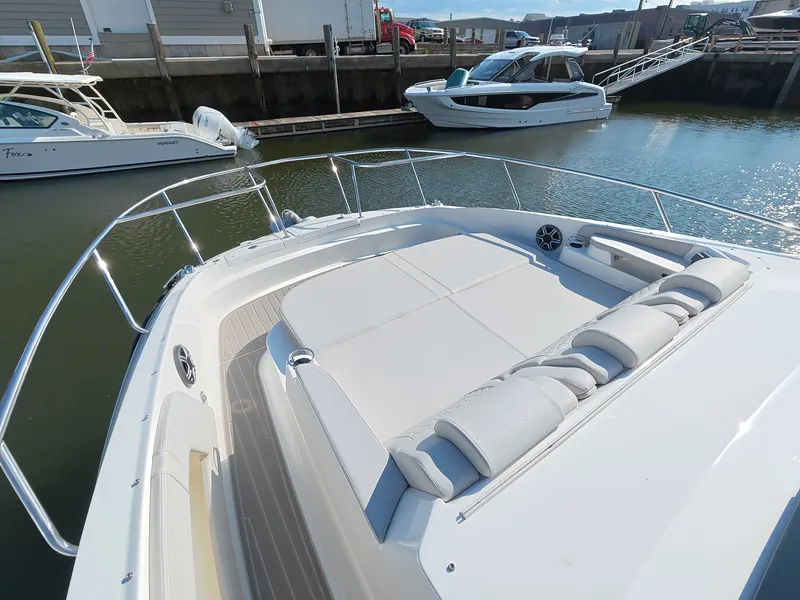 Slide: The Image of Sea Ray Sundancer 320 Outboard 2026 - 23