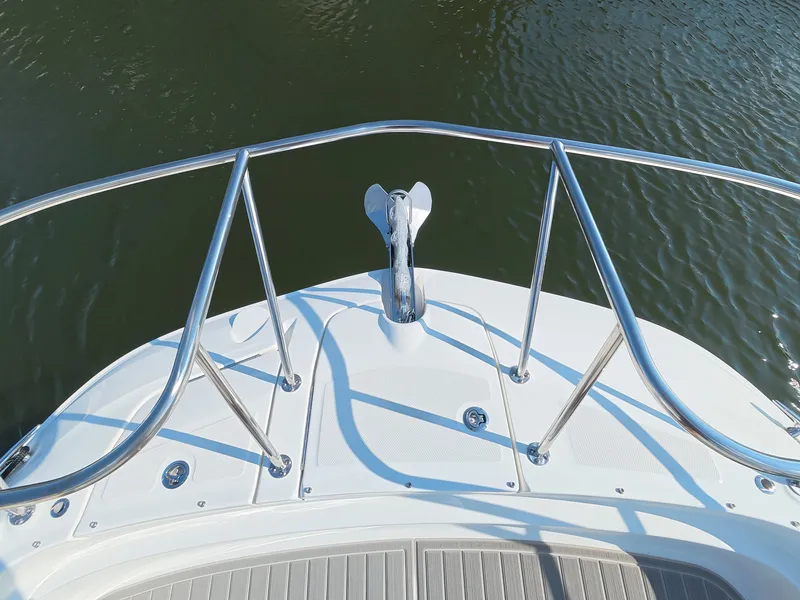 Slide: The Image of Sea Ray Sundancer 320 Outboard 2026 - 28