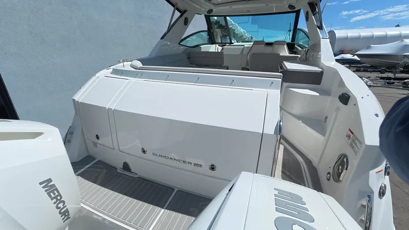 Slide: The Image of Sea Ray Sundancer 320 Outboard 2026 - 5