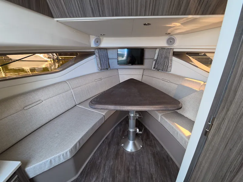 Slide: The Image of Sea Ray Sundancer 320 Outboard 2026 - 21