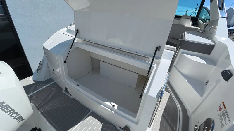 Slide: The Image of Sea Ray Sundancer 320 Outboard 2026 - 6