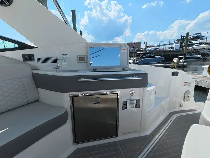 Slide: The Image of Sea Ray Sundancer 320 Outboard 2026 - 13