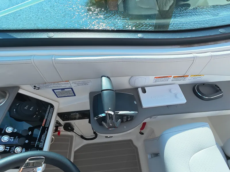 Slide: The Image of Sea Ray Sundancer 320 Outboard 2026 - 17
