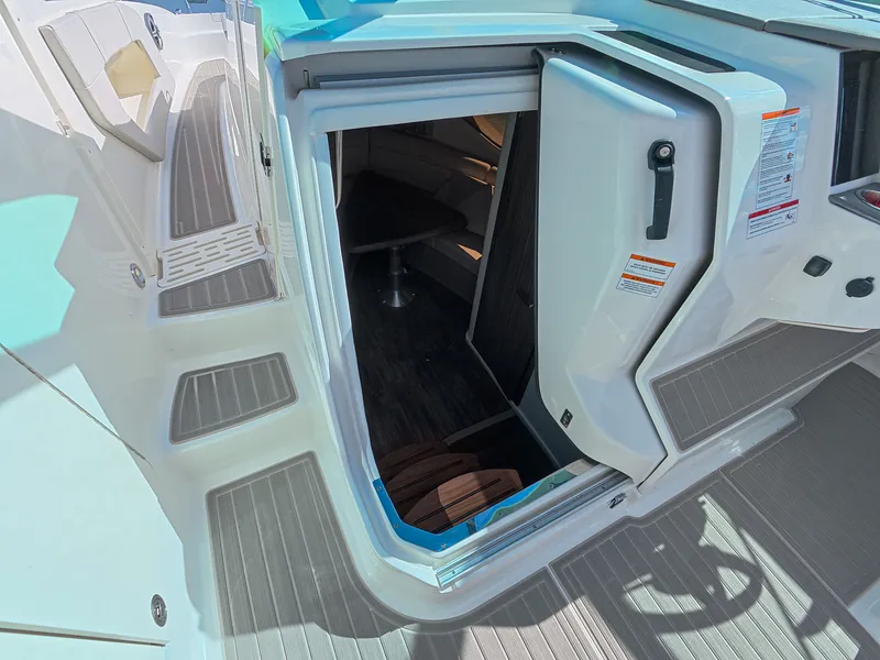 Slide: The Image of Sea Ray Sundancer 320 Outboard 2026 - 19