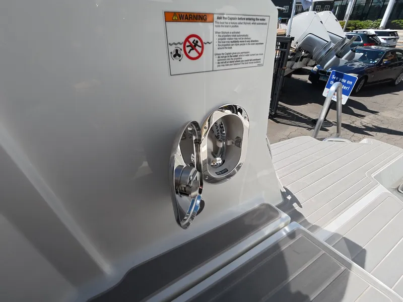 Slide: The Image of Sea Ray Sundancer 320 Outboard 2026 - 9
