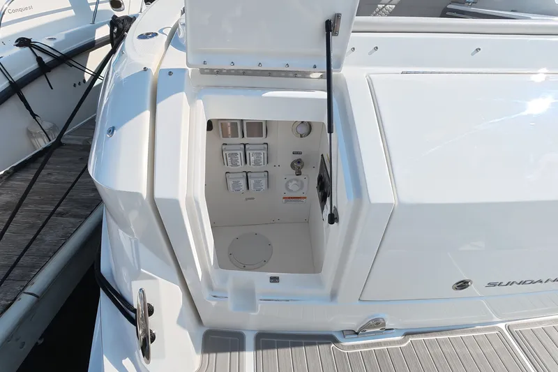 Slide: The Image of Sea Ray Sundancer 320 Outboard 2026 - 8