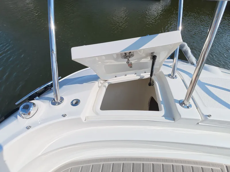 Slide: The Image of Sea Ray Sundancer 320 Outboard 2026 - 27
