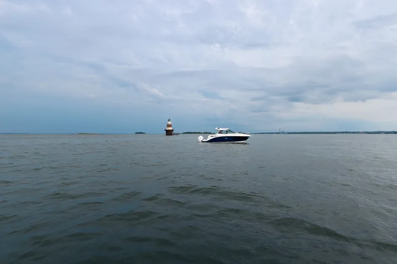Slide: The Image of Sea Ray Sundancer 320 Outboard 2026 - 4
