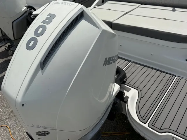 Slide: The Image of Sea Ray 270 SD OB 2022 - 14