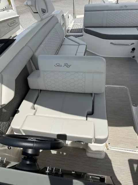 Slide: The Image of Sea Ray 270 SD OB 2022 - 5
