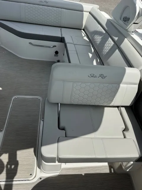 Slide: The Image of Sea Ray 270 SD OB 2022 - 6