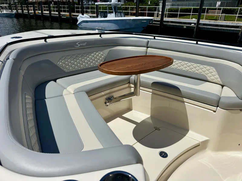 Slide: The Image of Scout 330 LXF 2025 - 16