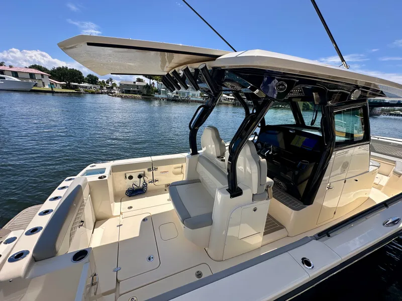 Slide: The Image of Scout 330 LXF 2025 - 9